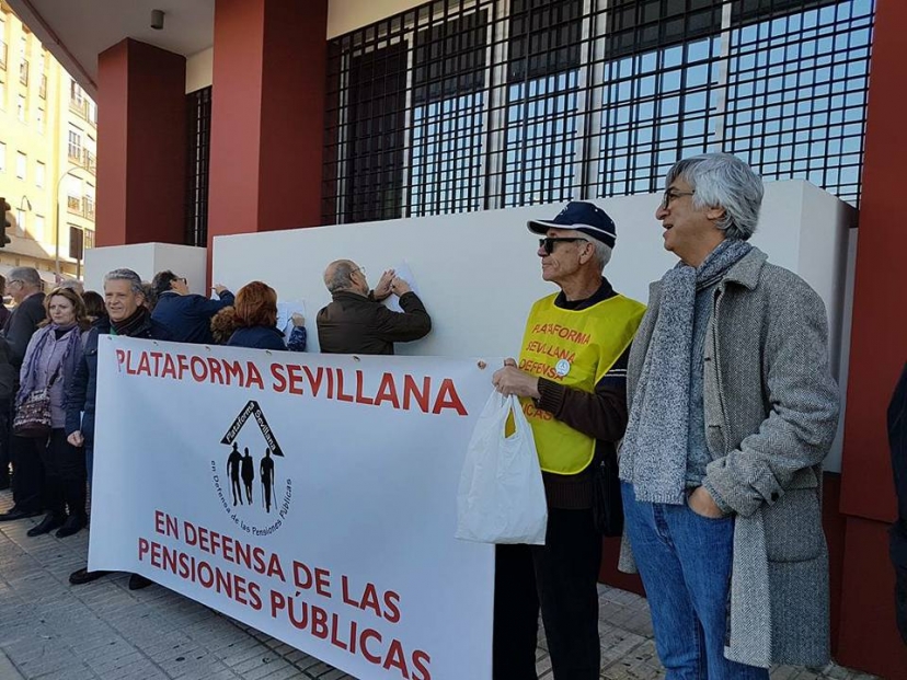 Apoyo a la entrega de Cartas a la Ministra Fátima Báñez contra la escasa subida del 0.25 en las Pensiones