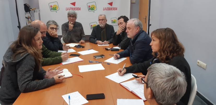 IU Sevilla se reúne con representantes de la RTVA y anuncia que llevará mociones a los ayuntamientos en apoyo a la radio y televisión pública