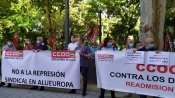 Manuel Lay asiste a la concentración 'La represión sindical también es un virus' convocada por CC.OO. Sevilla